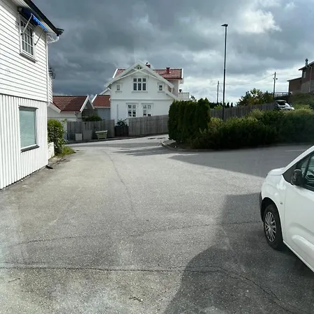 Sentralt I Gratis Parkering Daire *